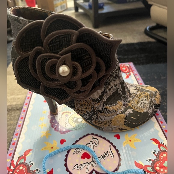 EUC 9 Irregular Choice Pearl Necture Brocade Booties - Picture 3 of 8